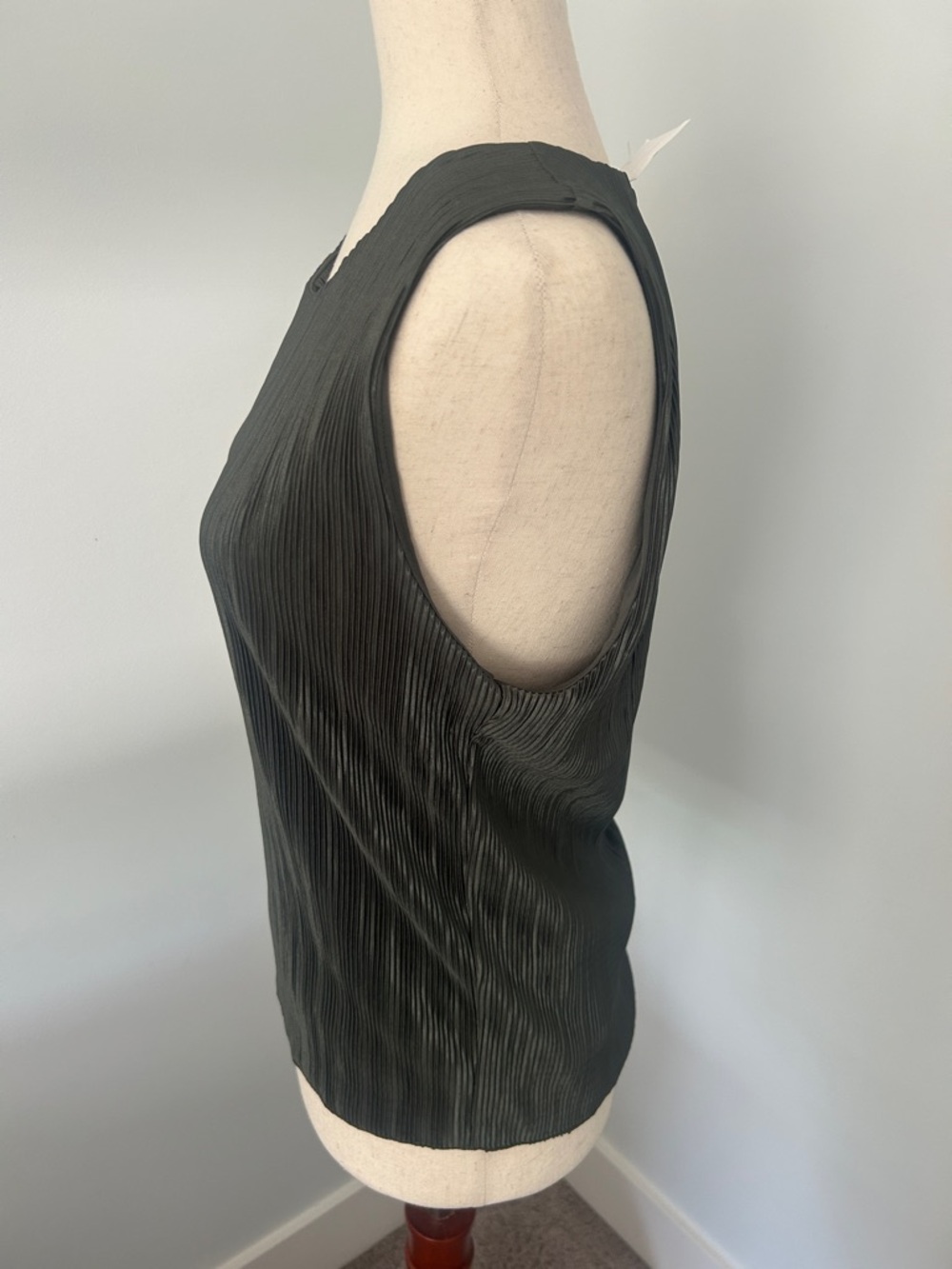 J. Crew Olive Green Pleated Sleeveless Tank Top - Picture 2 of 10